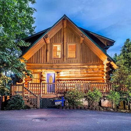 Smokies Boutique Cabins: Mountain Retreat with Resort Amenities